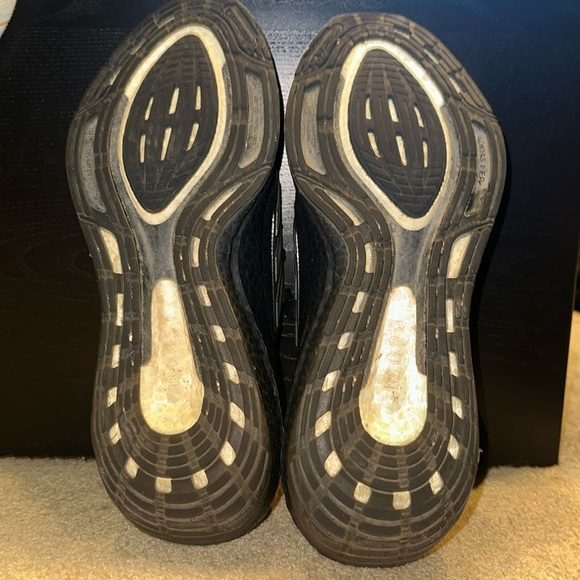 Adidas Ultraboost 22 “All Black” - Picture 10 of 10